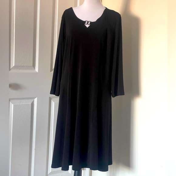 Woman’s Plus size Dress - Picture 1 of 4